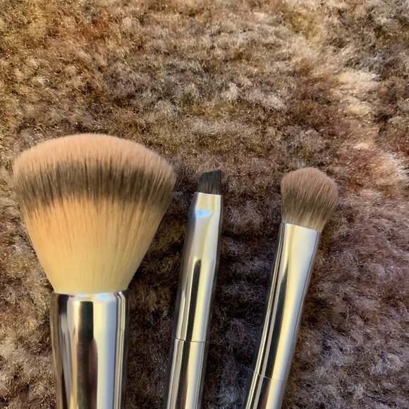It Cosmetics Your Beautiful Basics 3-Piece Makeup Brushes Travel Set - Picture 5 of 6